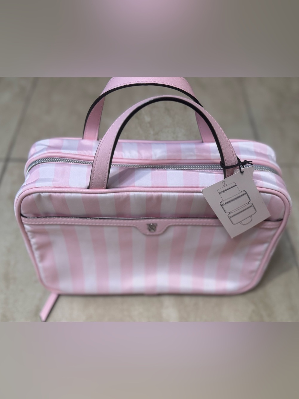 VICTORIA'S SECRET Travel Hanging Toiletry Bag - Picture 3 of 13